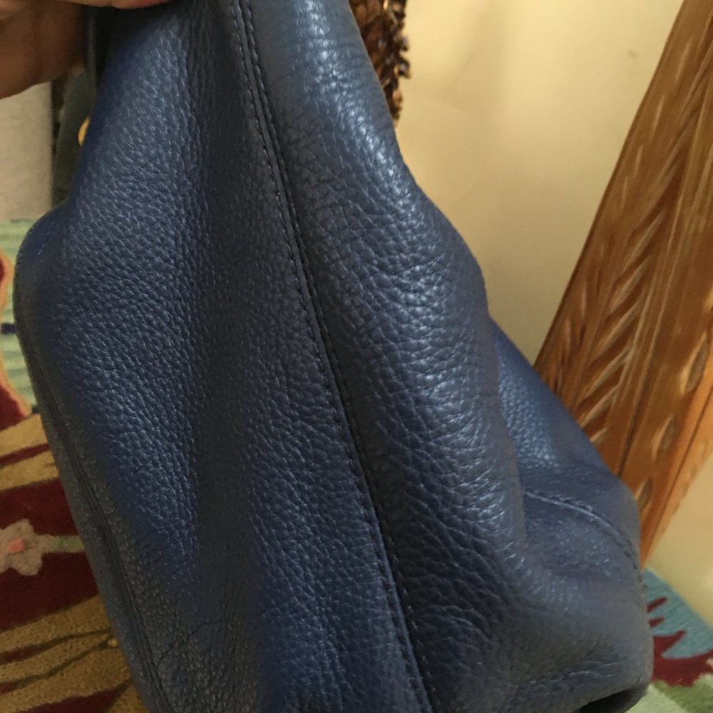 Authentic Michael Kors LG Ring Tote Navy Blue - Picture 10 of 16